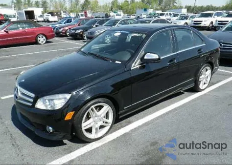 2008 Mercedes-Benz C350 z USA, uszkodzony, nr VIN WDDGF56X88F040713